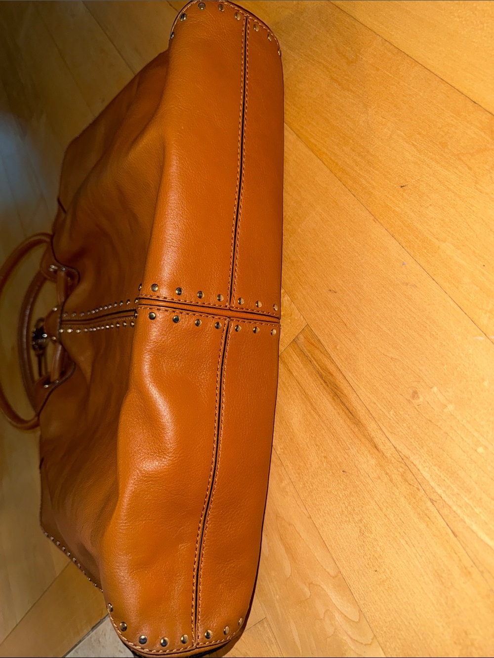 Michael Kors Astor Studded Shoulder Tan Leather Drawstring Tote Like New - Picture 7 of 8